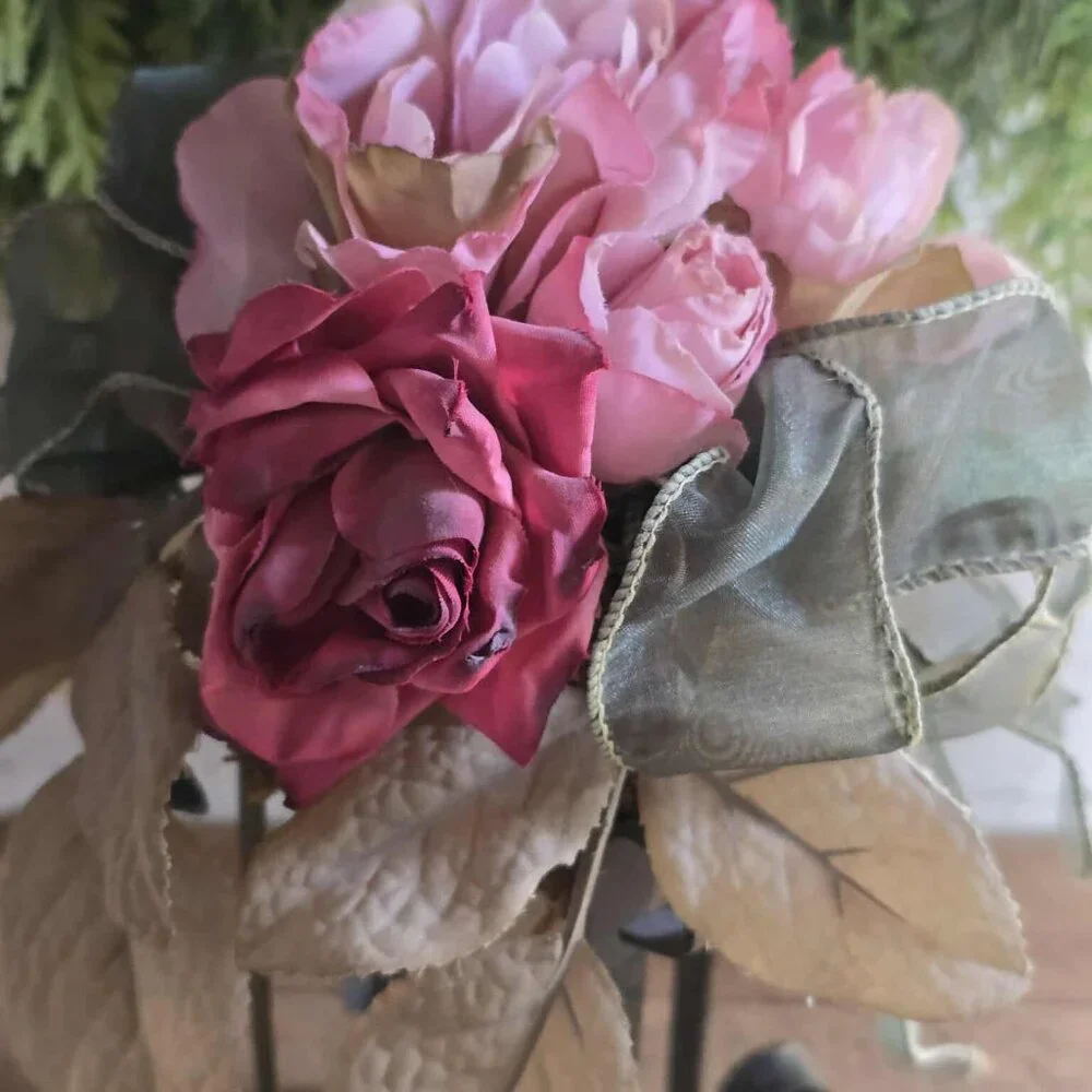 Shabby Chic Artificial Rose Leaf Floral Arrangement Scrolled Standing Decoration